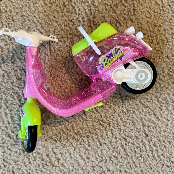 Barbie scooter - Picture 3 of 3